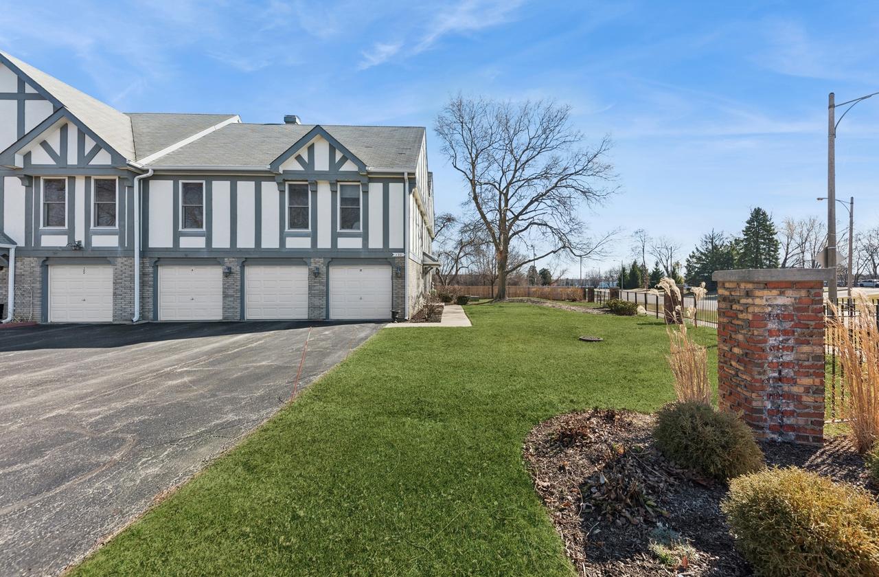 120 W Golf Rd. #A, Libertyville, IL 60048