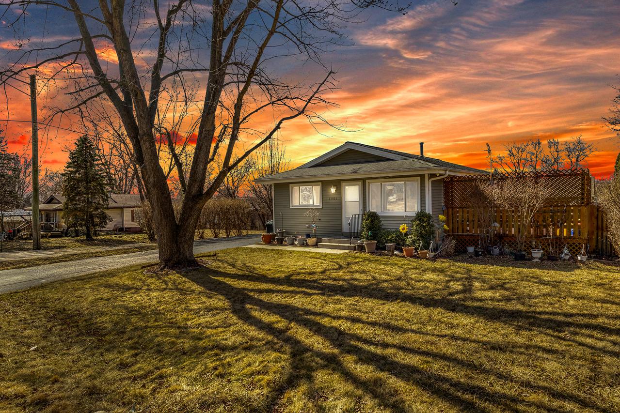 1501 Washington St., Lake In The Hills, IL 60156