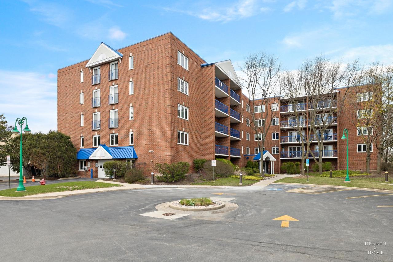 6755 N Milwaukee Ave. #303, Niles, IL 60714