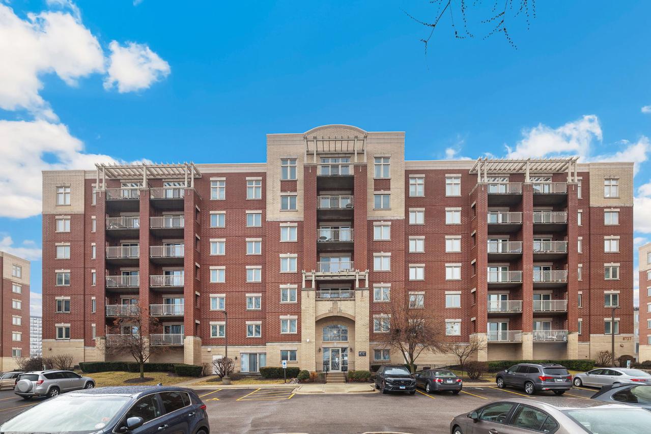 8727 W Bryn Mawr Ave. #606, Chicago, IL 60631