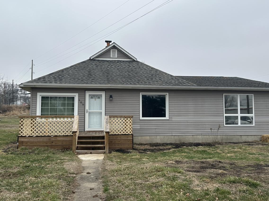 105 N Epperson Dr., Mcleansboro, IL 62859
