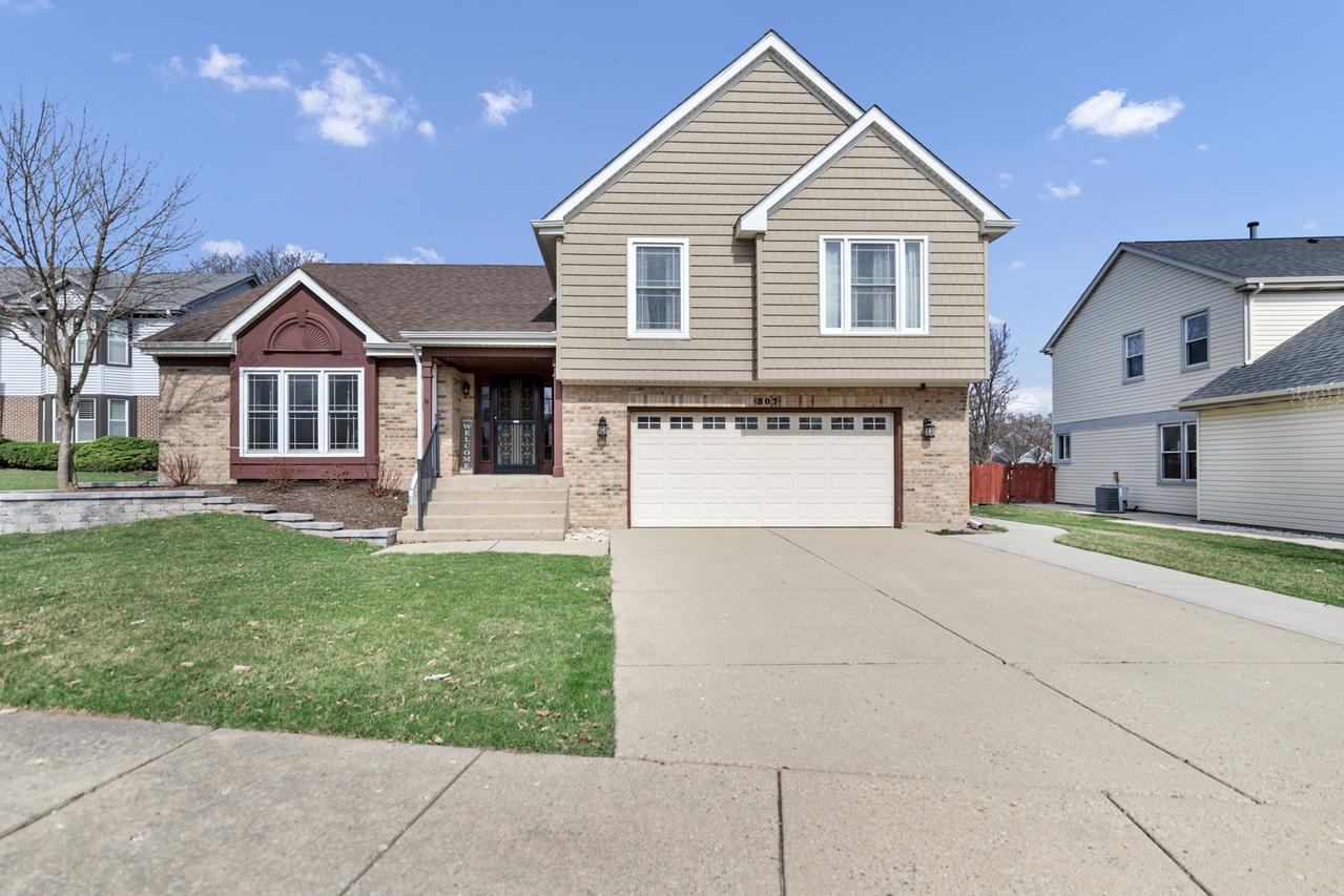 307 Orchard Ln., Bloomingdale, IL 60108
