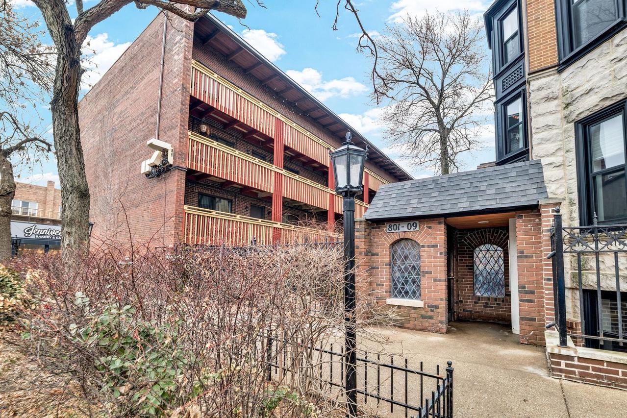 803 W Oakdale Ave. #3A, Chicago, IL 60657