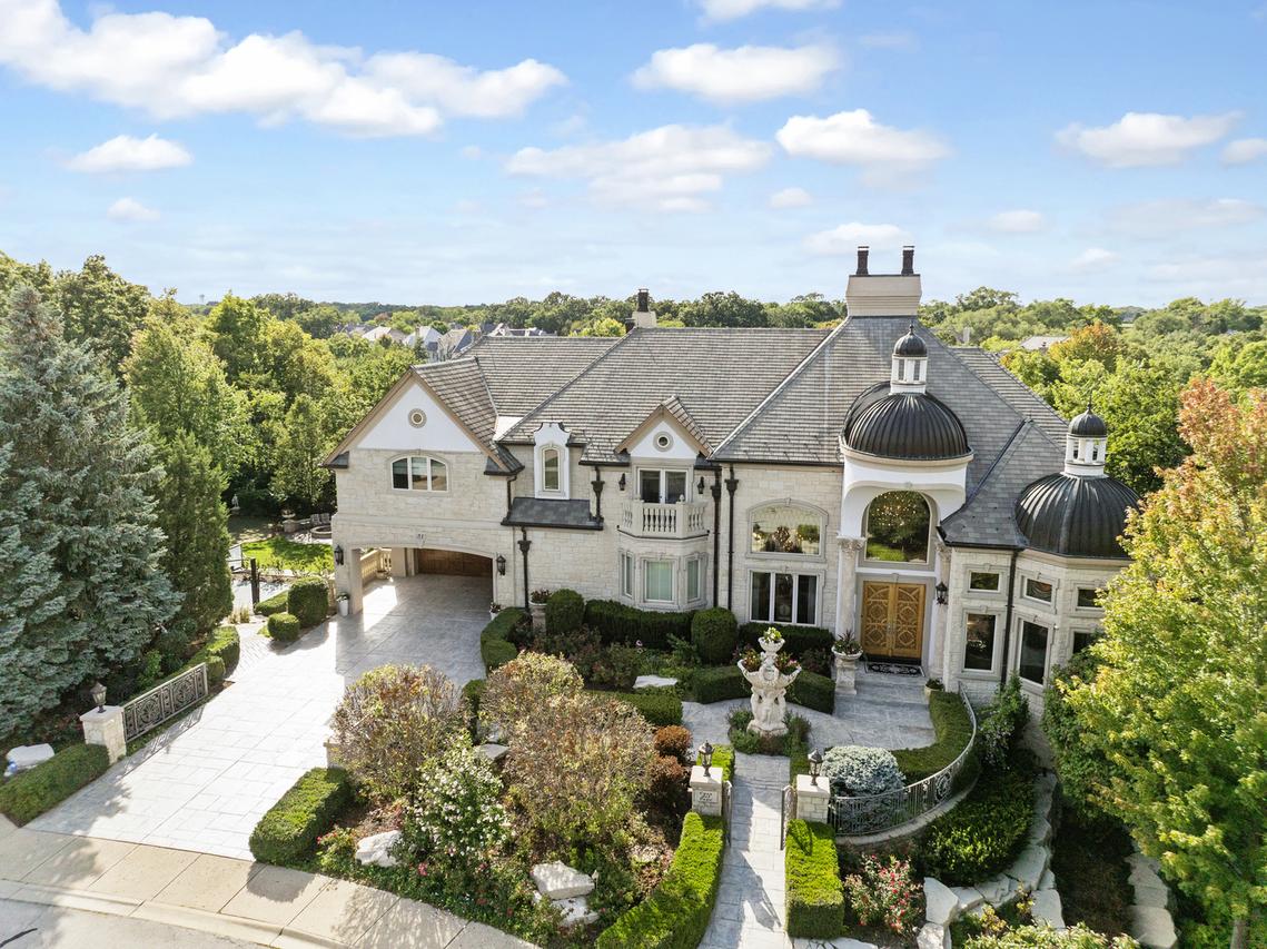 51 Ford Ln., Naperville, IL 60565