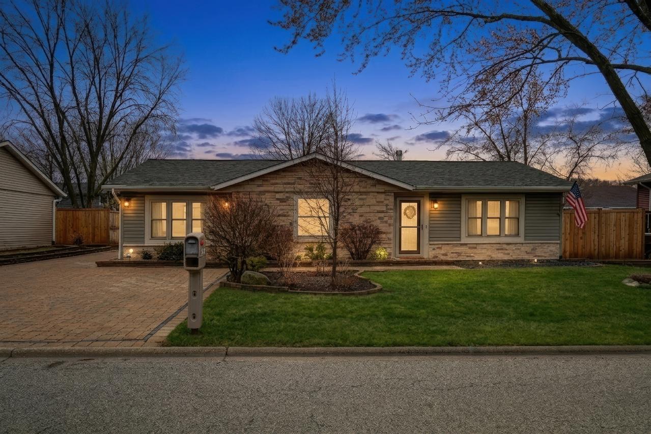 3861 Sutherland Dr., Park City, IL 60085