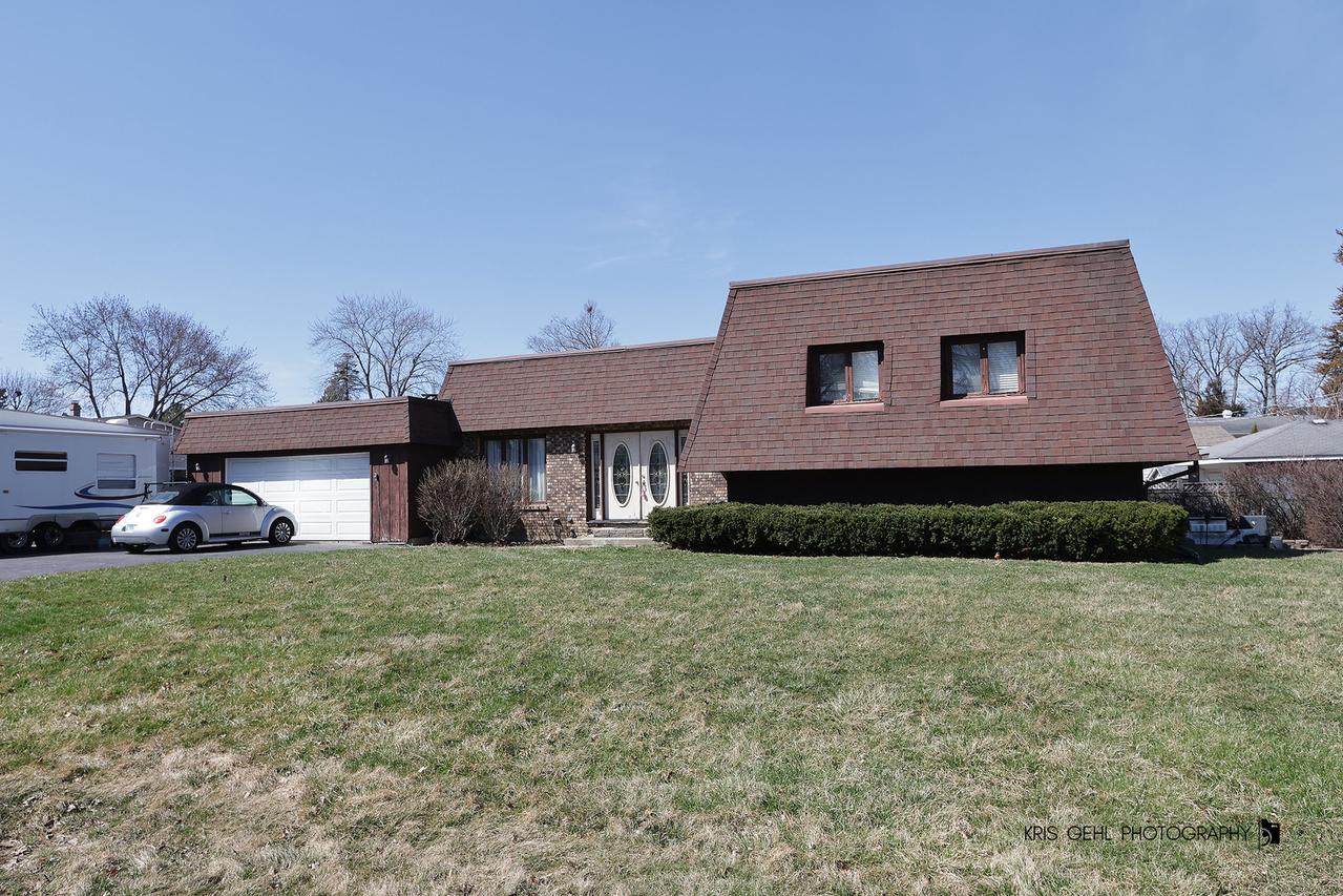 33312 N Lone Rock Rd., Grayslake, IL 60030