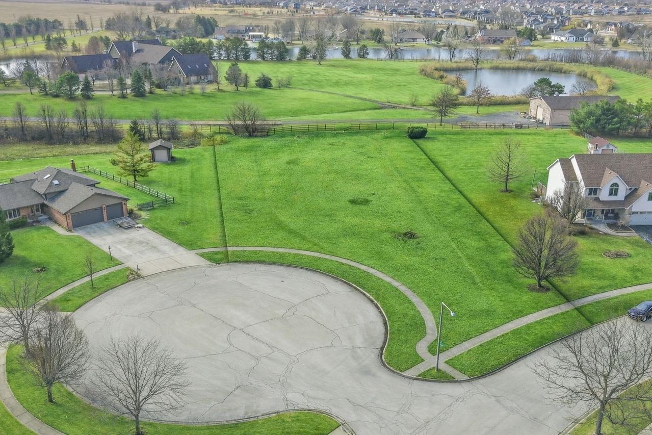 22600 Knoll Ct., New Lenox, IL 60451