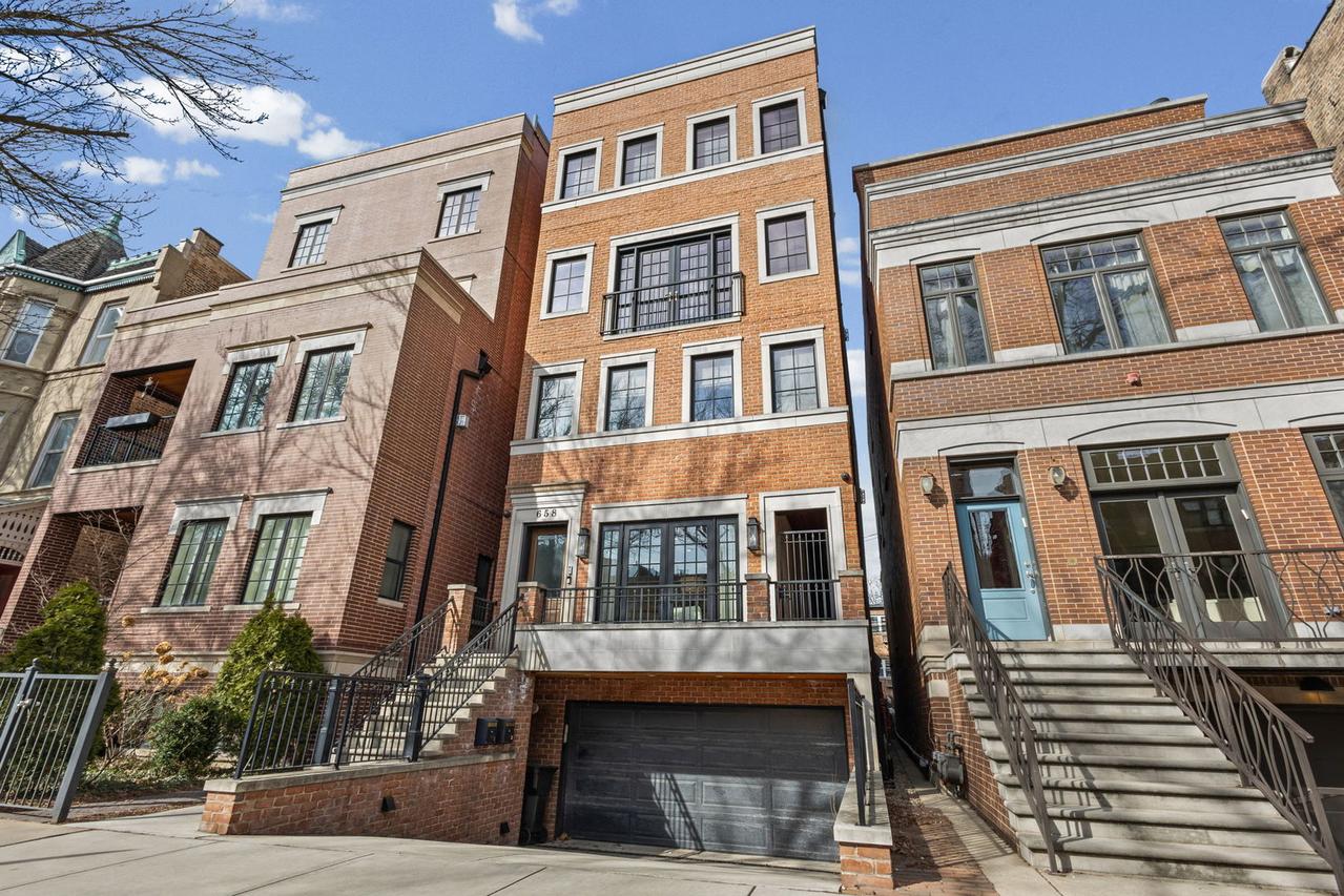 658 W Melrose St. #1, Chicago, IL 60657