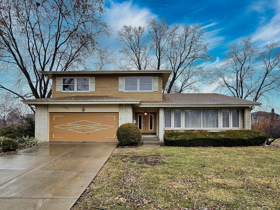 1831 N Rolling Ln., Arlington Heights, IL 60004