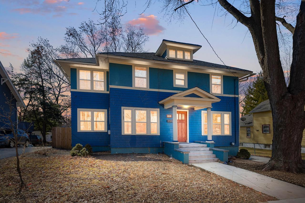 371 North St., Elgin, IL 60120