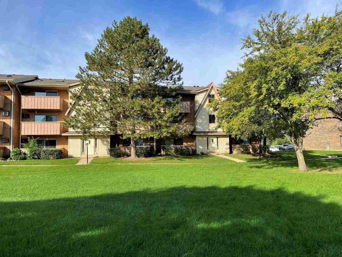 5 Cedar Ct., Vernon Hills, IL 60061