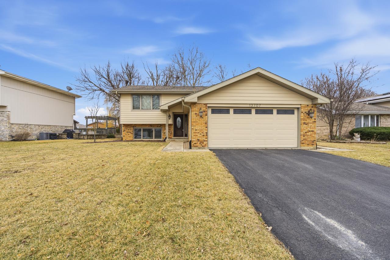 13707 W Carefree Dr., Homer Glen, IL 60491