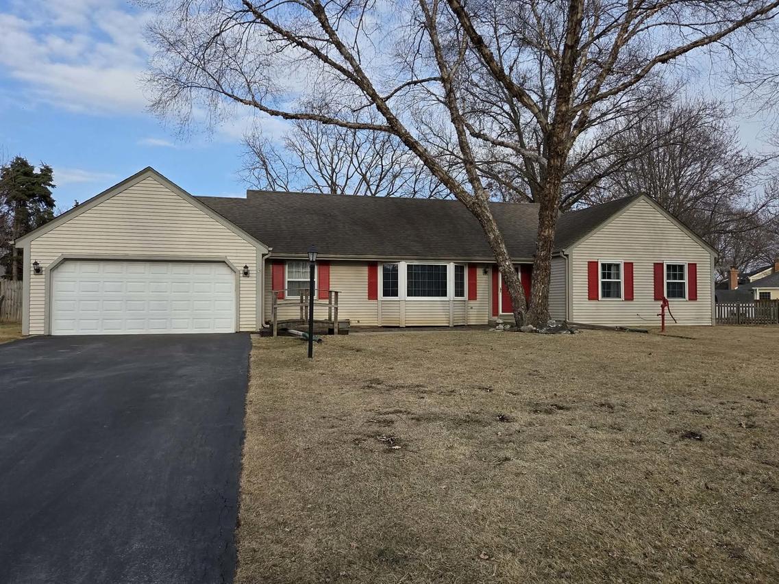 1092 Woodland Hills Rd., Batavia, IL 60510