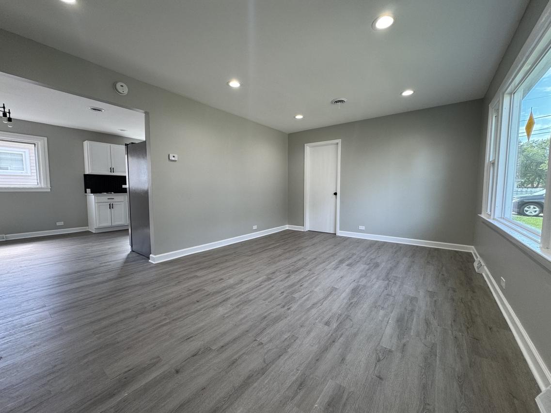 5735 W 80th St., Burbank, IL 60459