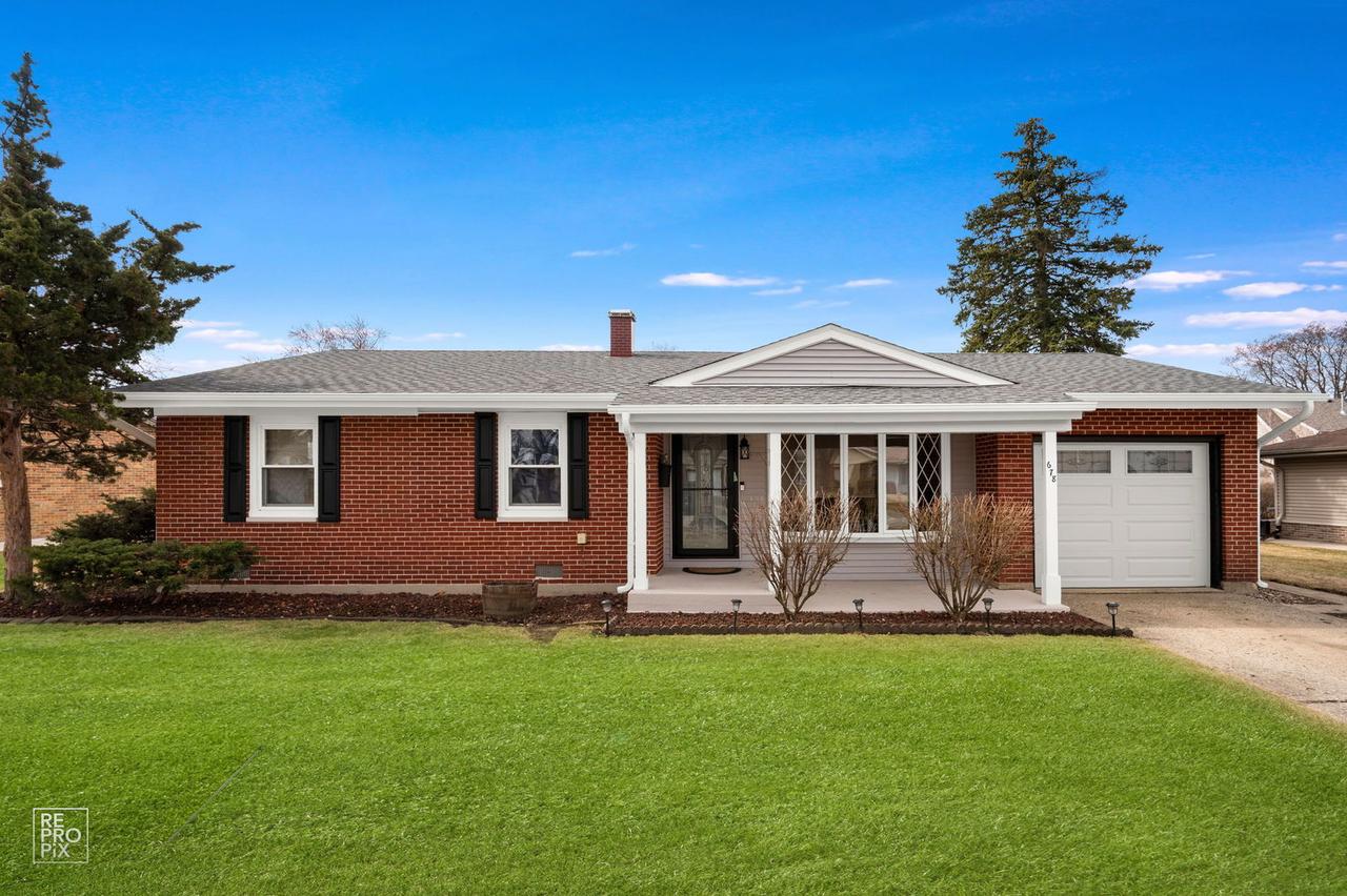 678 Middlebury Ln., Elk Grove Village, IL 60007