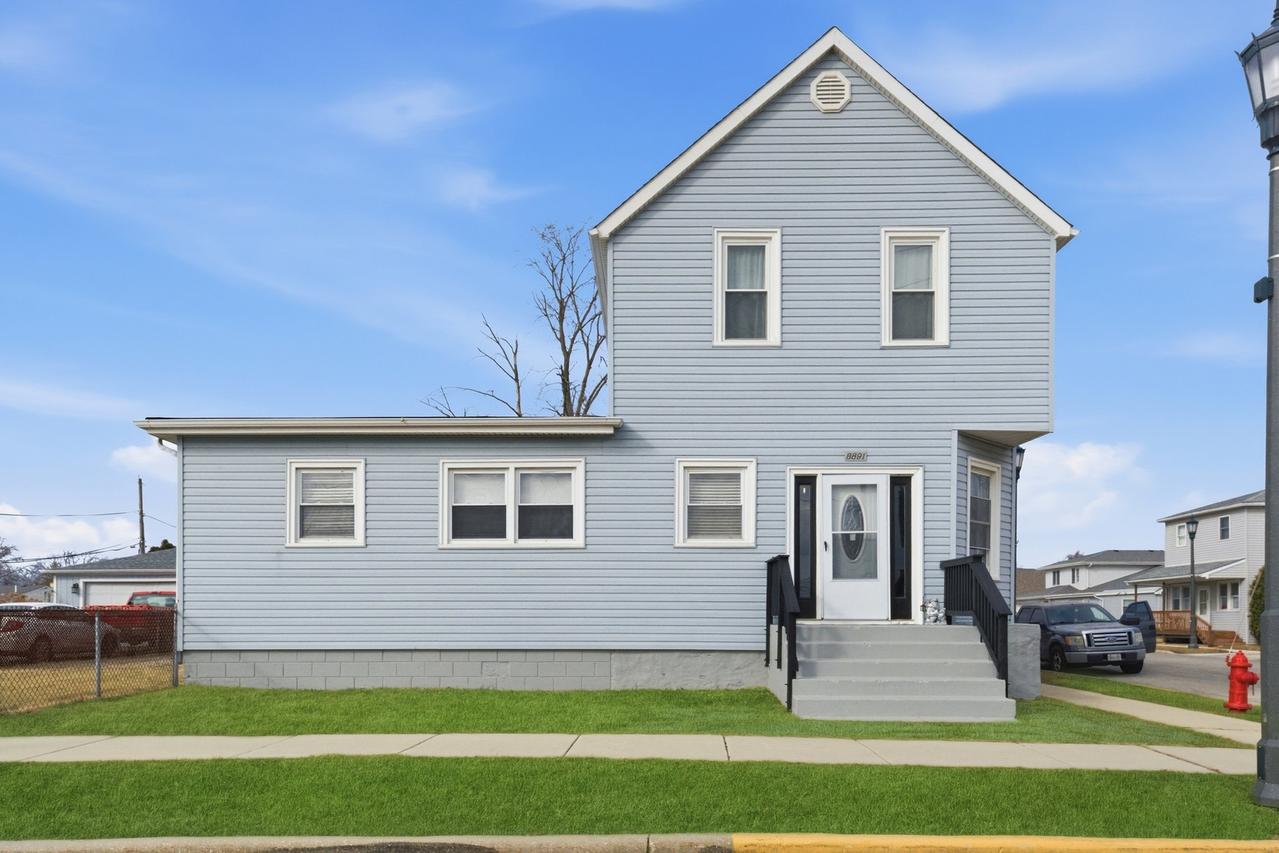 8891 67th St., Hodgkins, IL 60525