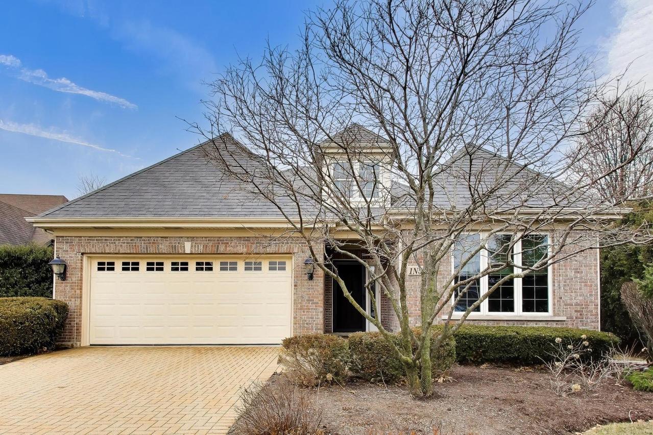 1N598 Golf View Ln., Winfield, IL 60190