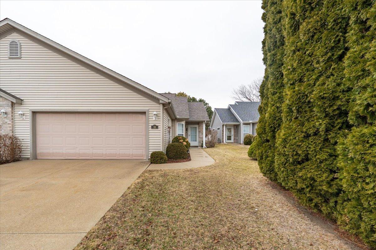 16 Grape Vine Ln., Bloomington, IL 61704