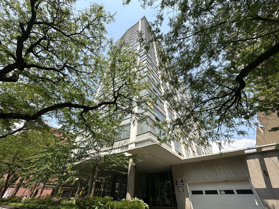 5757 N Sheridan Rd. #18J, Chicago, IL 60660