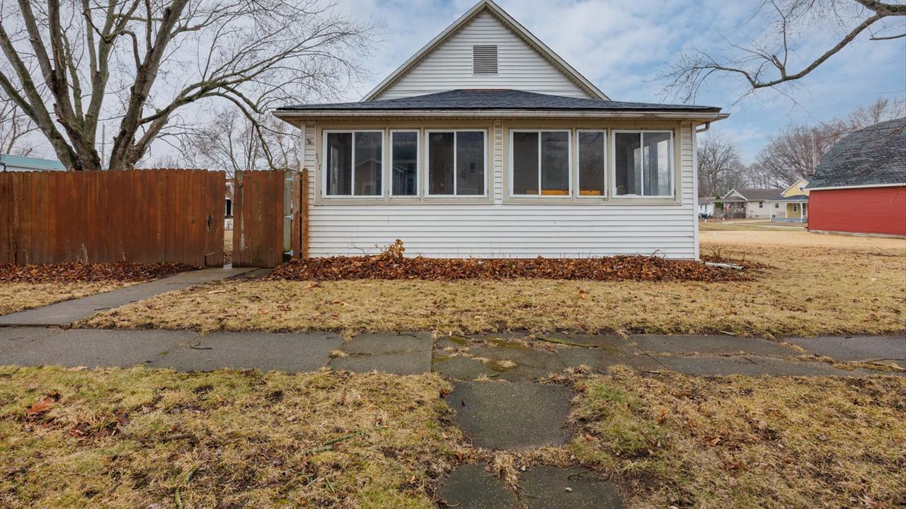 517 N Walnut St., Clinton, IL 61727