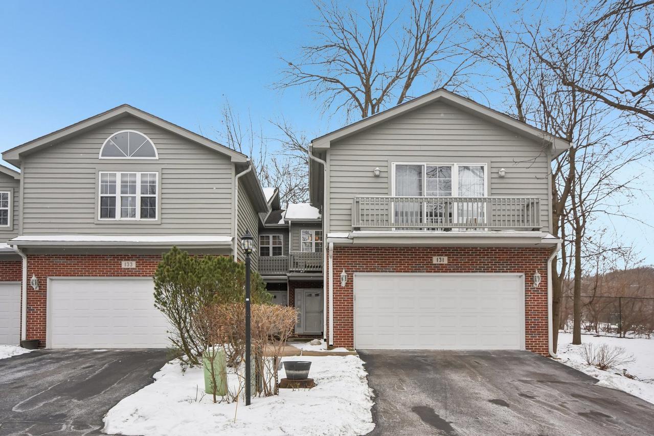 131 Willow Creek Ln., Willow Springs, IL 60480