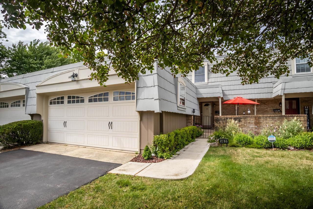 648 Dauphine Ct. #D, Elk Grove Village, IL 60007