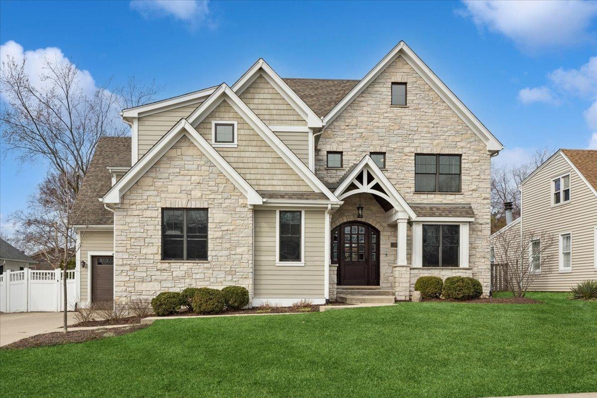 4620 Stonewall Ave., Downers Grove, IL 60515