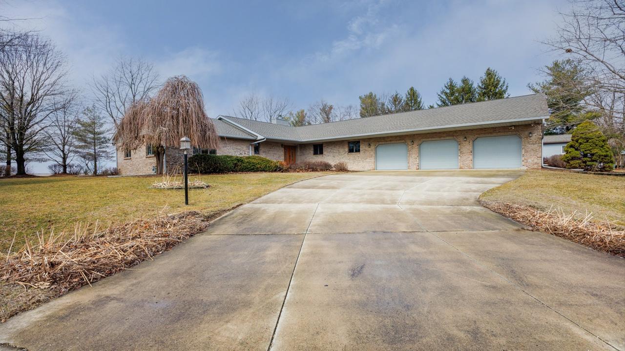 6 Pepper Wood Ct., Towanda, IL 61776