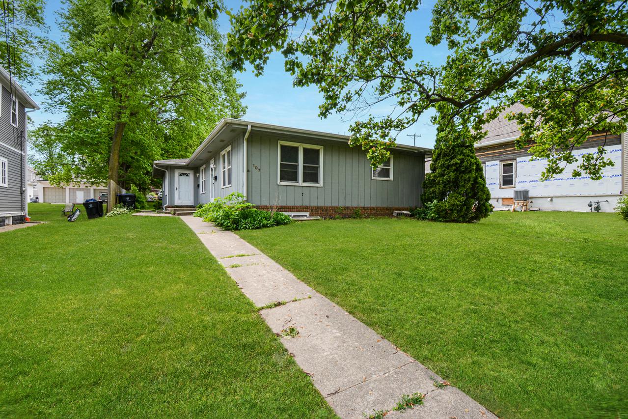 107 E Division St., Bloomington, IL 61701