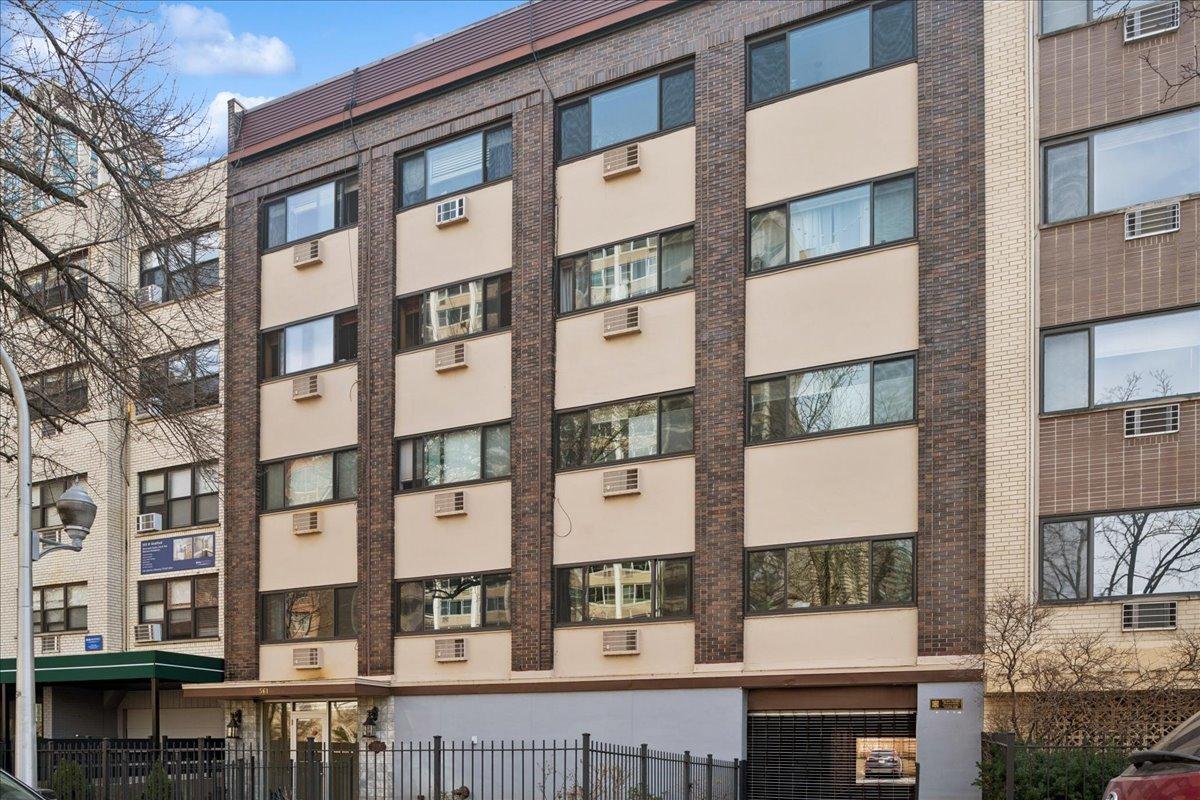 561 W Stratford Pl. #4C, Chicago, IL 60657