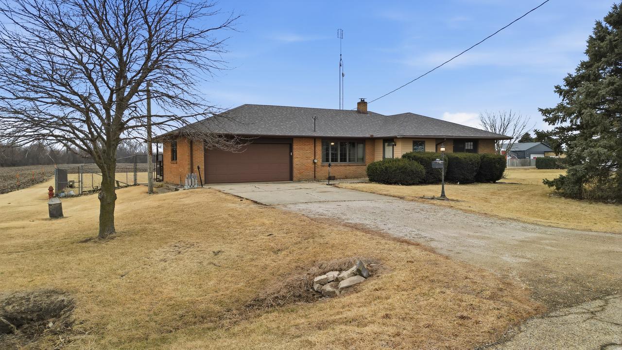 34078 1800 North Ave., Arlington, IL 61312