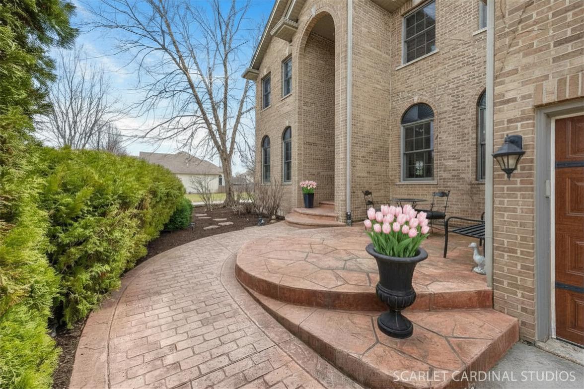 208 Amherst Ct., Oswego, IL 60543