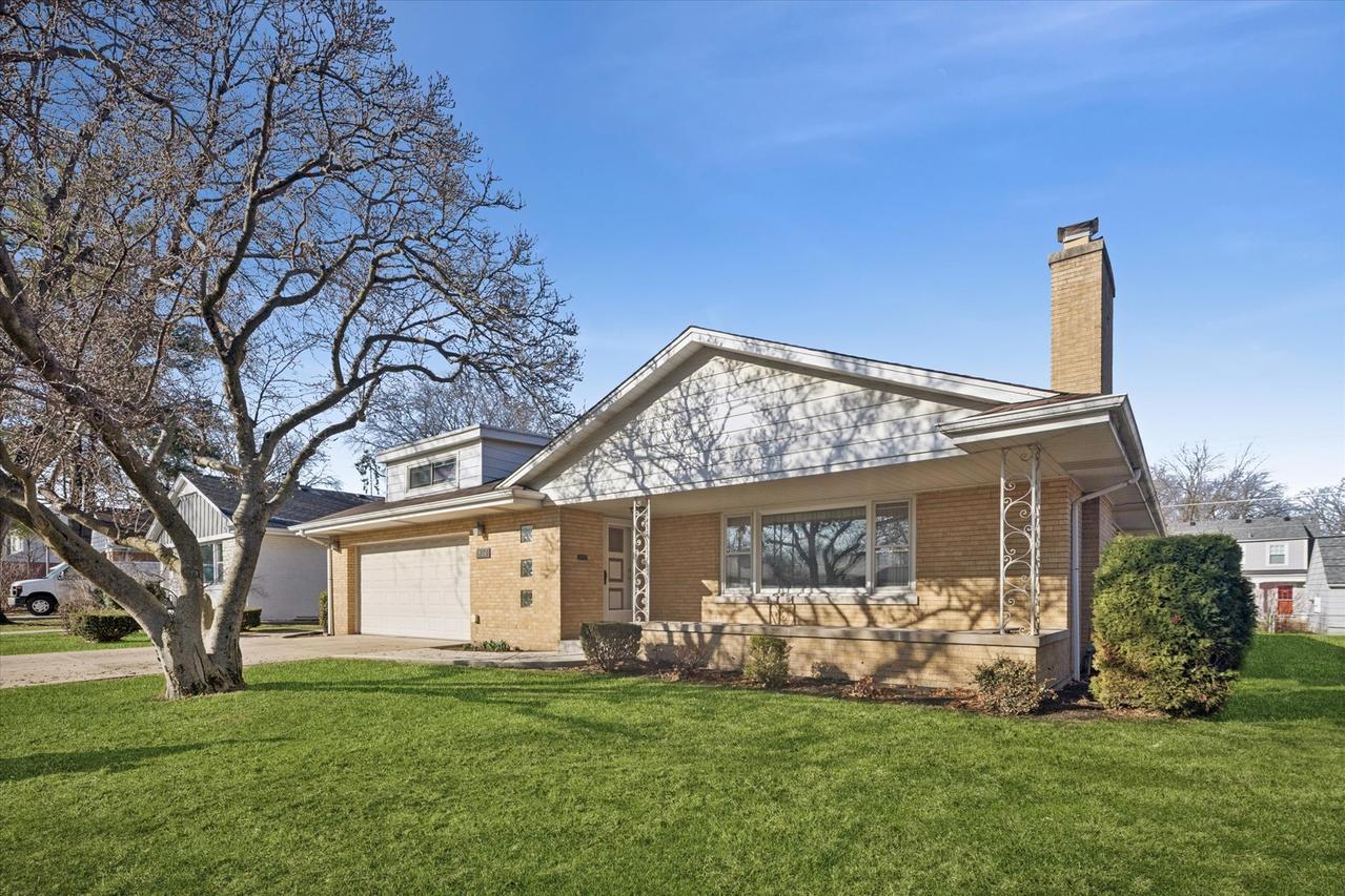 936 S Stone Ave., La Grange, IL 60525