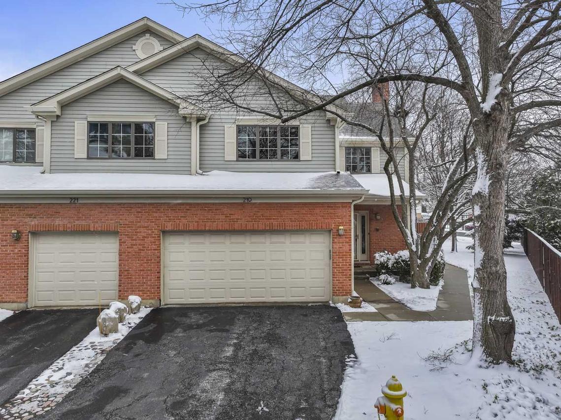 219 Village Dr., Mount Prospect, IL 60056