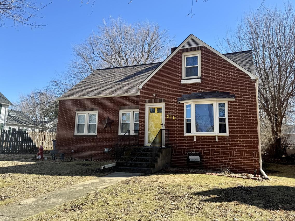 216 S Main St., Sheffield, IL 61361