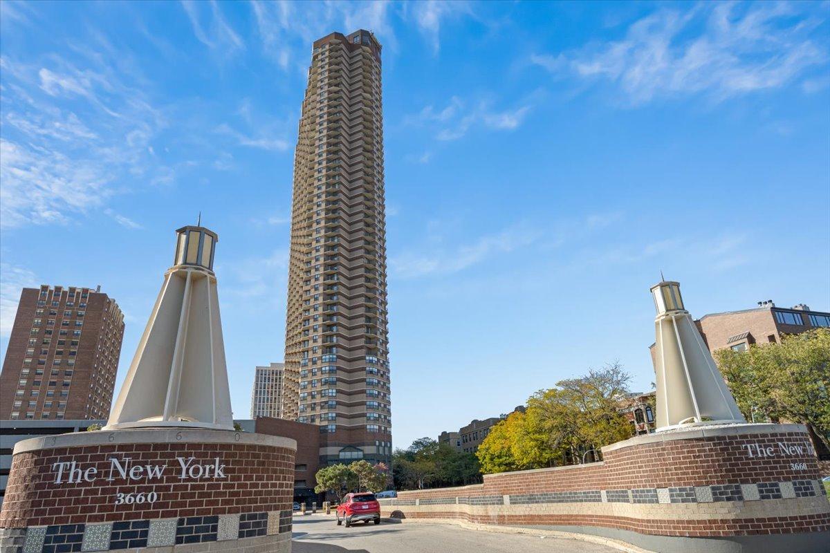 3660 N Lake Shore Dr. #3303, Chicago, IL 60613