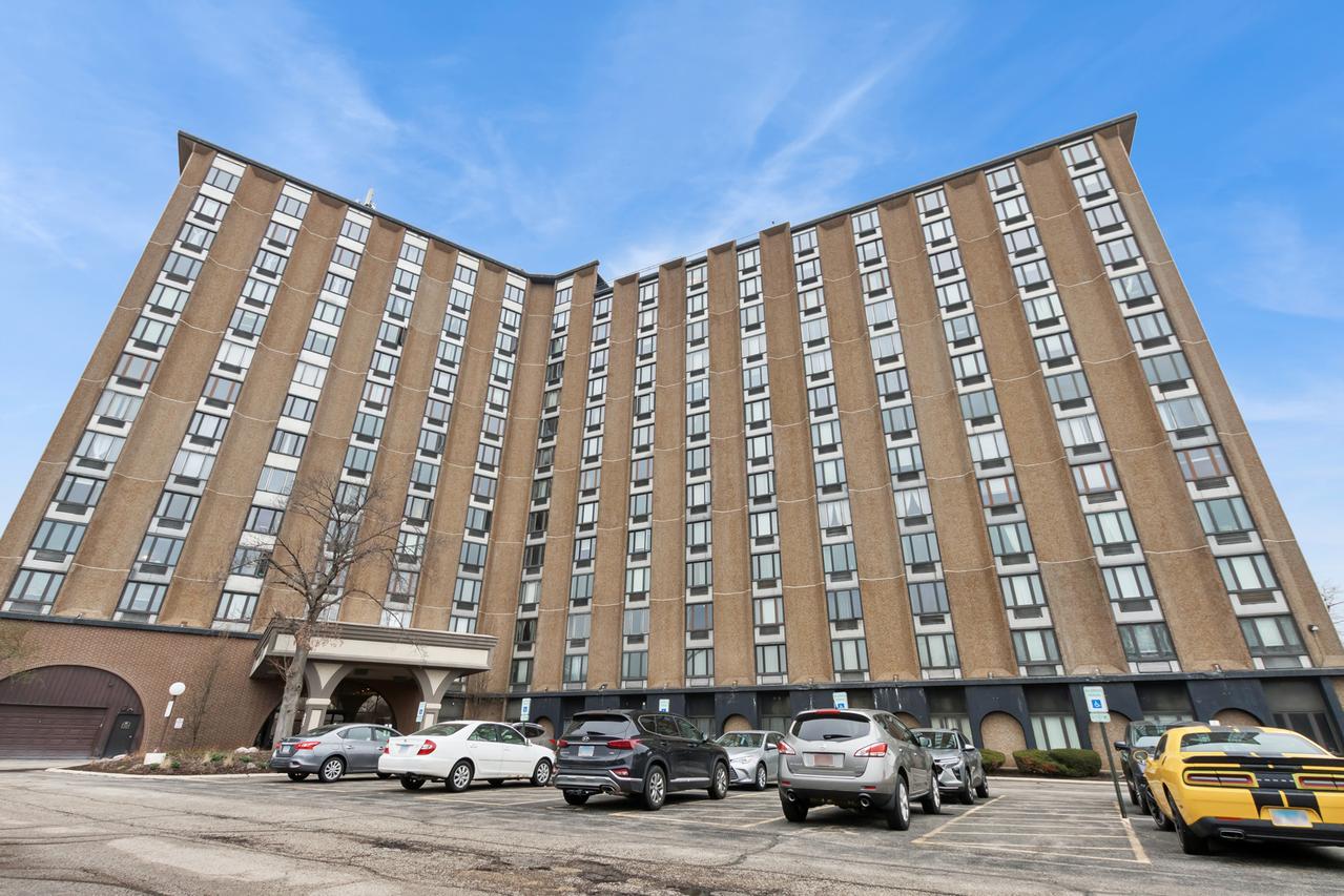1 Renaissance Pl. #717, Palatine, IL 60067