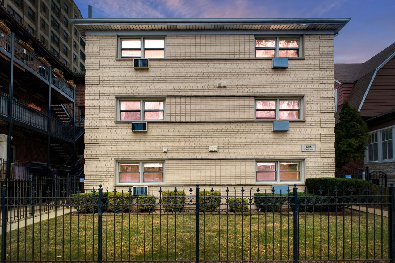 1238 W Pratt Blvd. #2C, Chicago, IL 60626