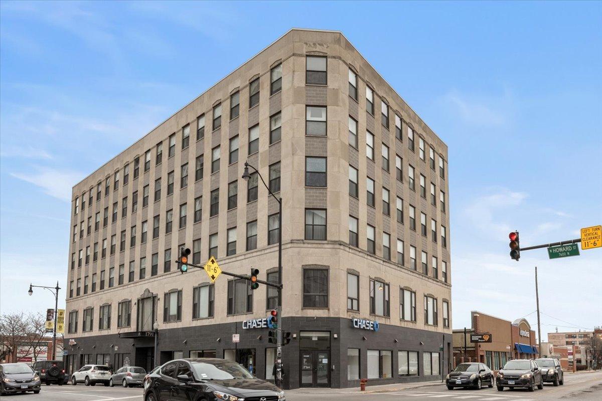 1791 W Howard St. #405, Chicago, IL 60626