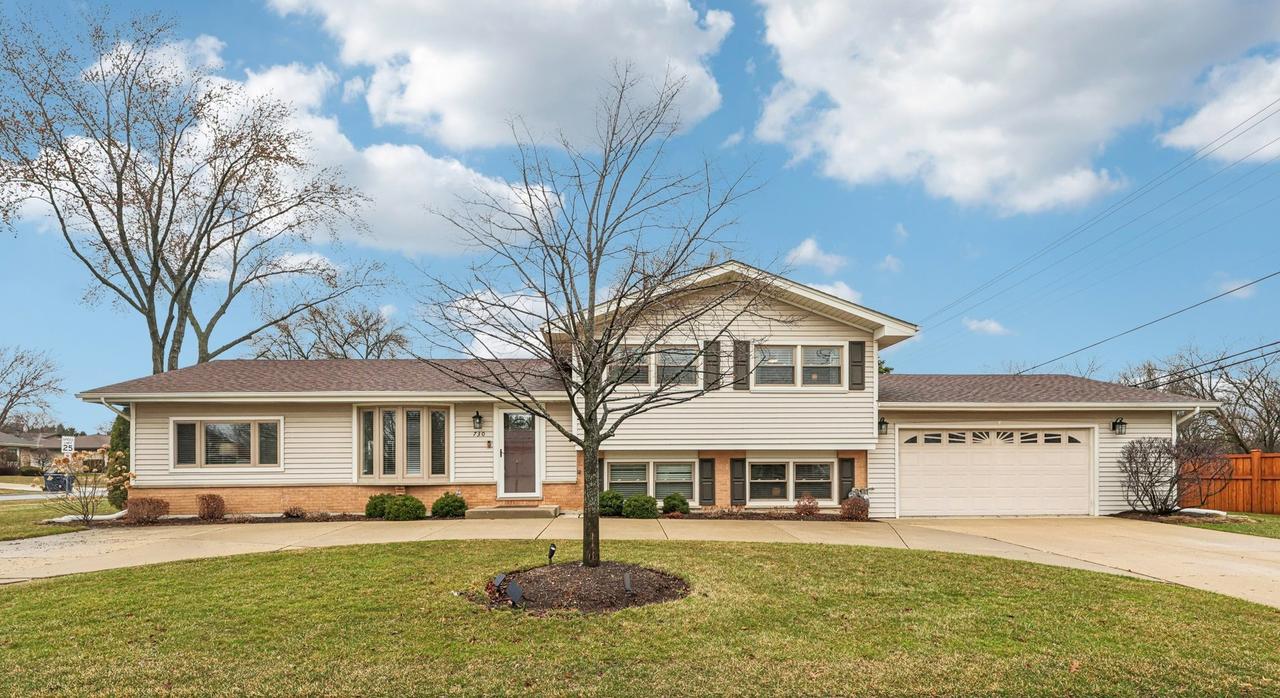 730 Lamorak Dr., Schaumburg, IL 60193