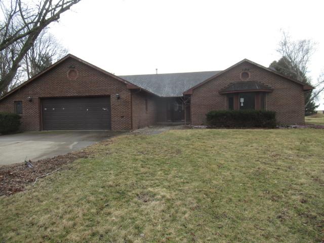 153 Lake Rd., Seymour, IL 61875