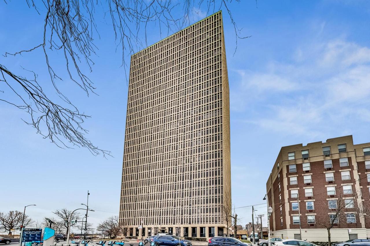 6700 S South Shore Dr. #17B, Chicago, IL 60649