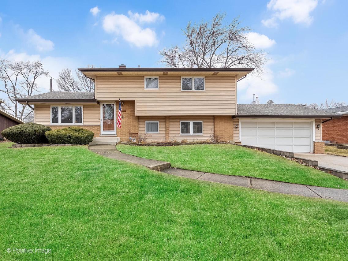 564 E Bryn Mawr Ave., Roselle, IL 60172