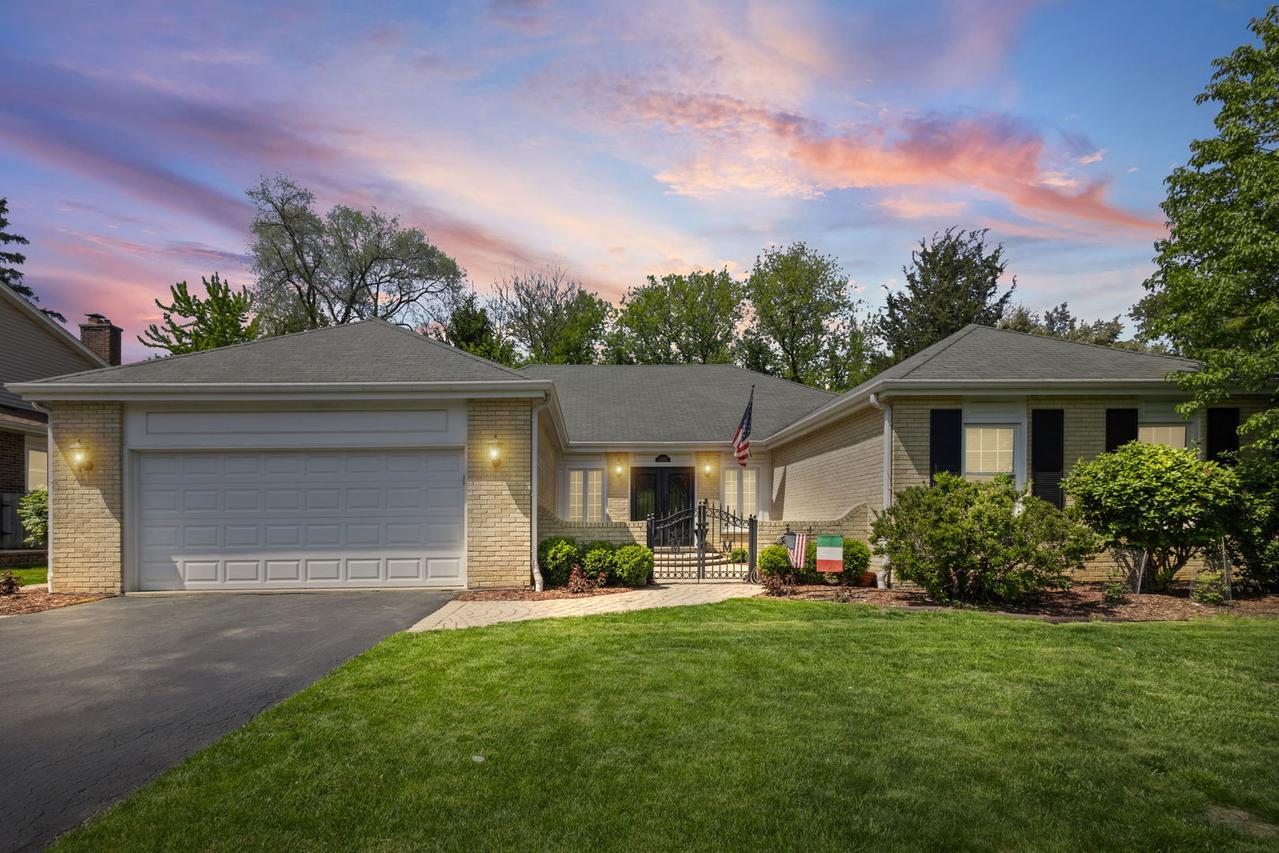 1132 Pine Tree Ln., Libertyville, IL 60048