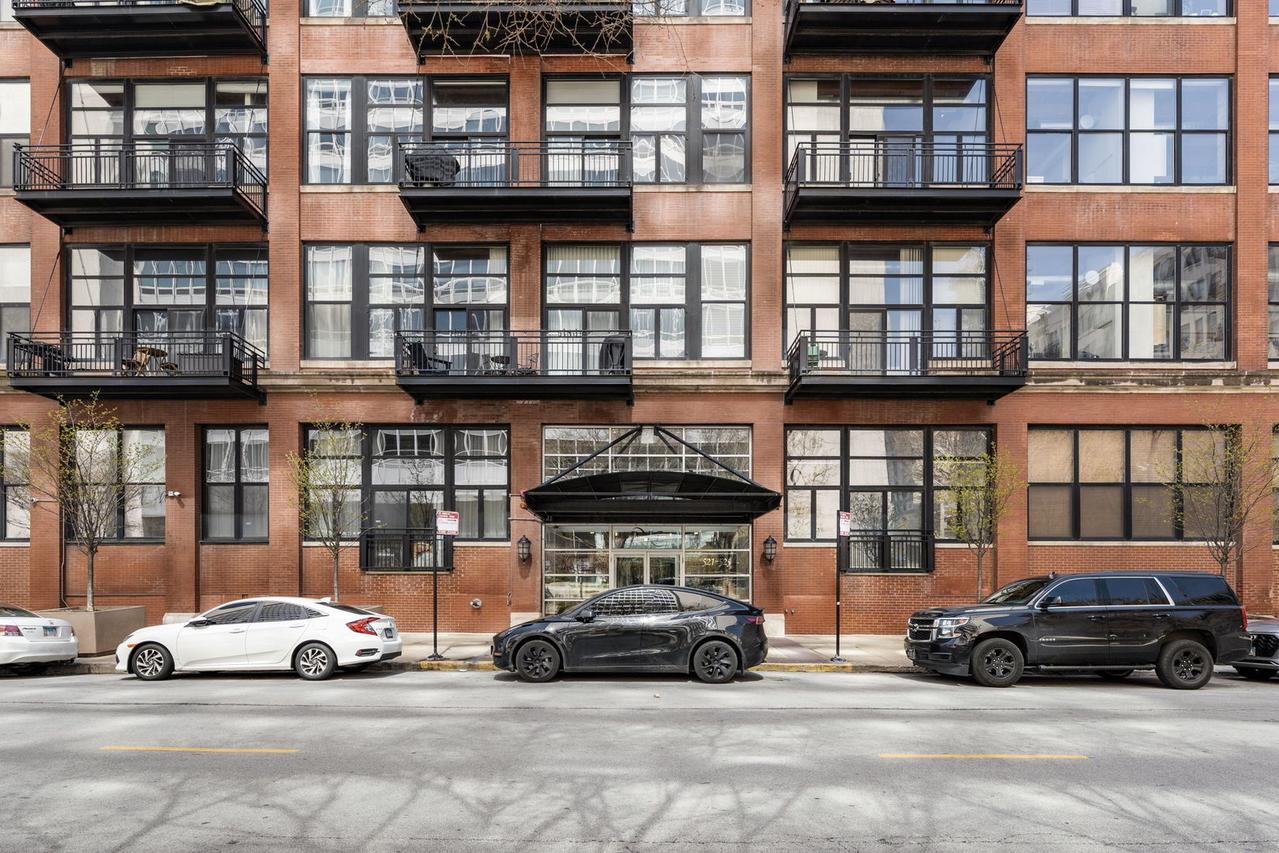 525 W Superior St. #623, Chicago, IL 60654