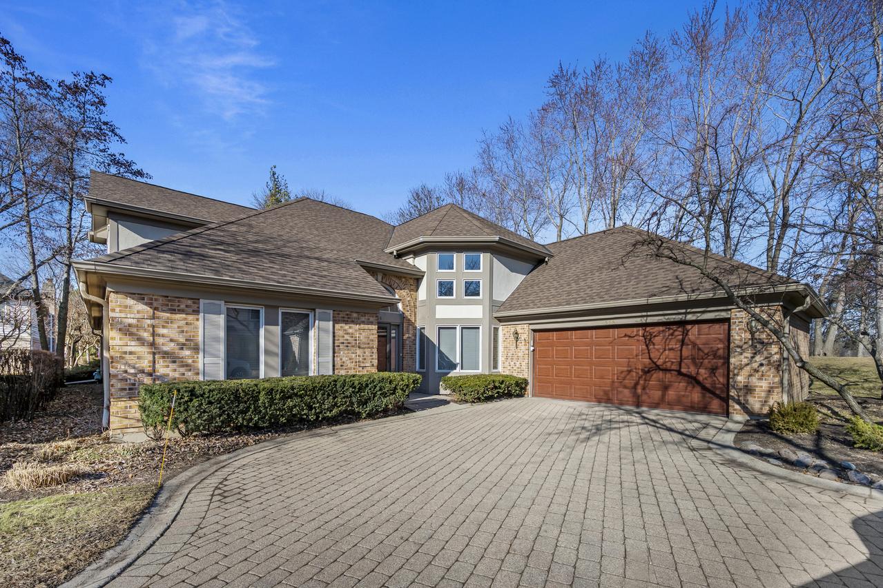 556 Rivershire Pl., Lincolnshire, IL 60069