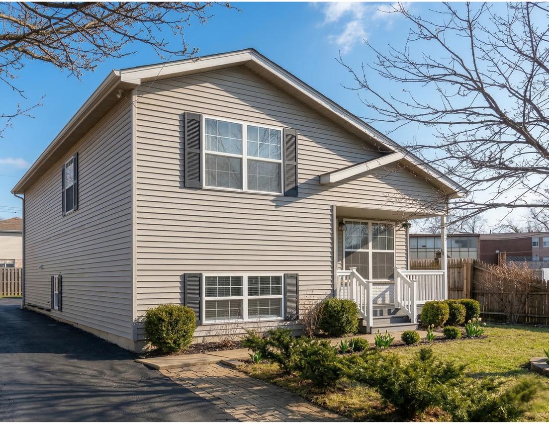 2223 New York St., Waukegan, IL 60087