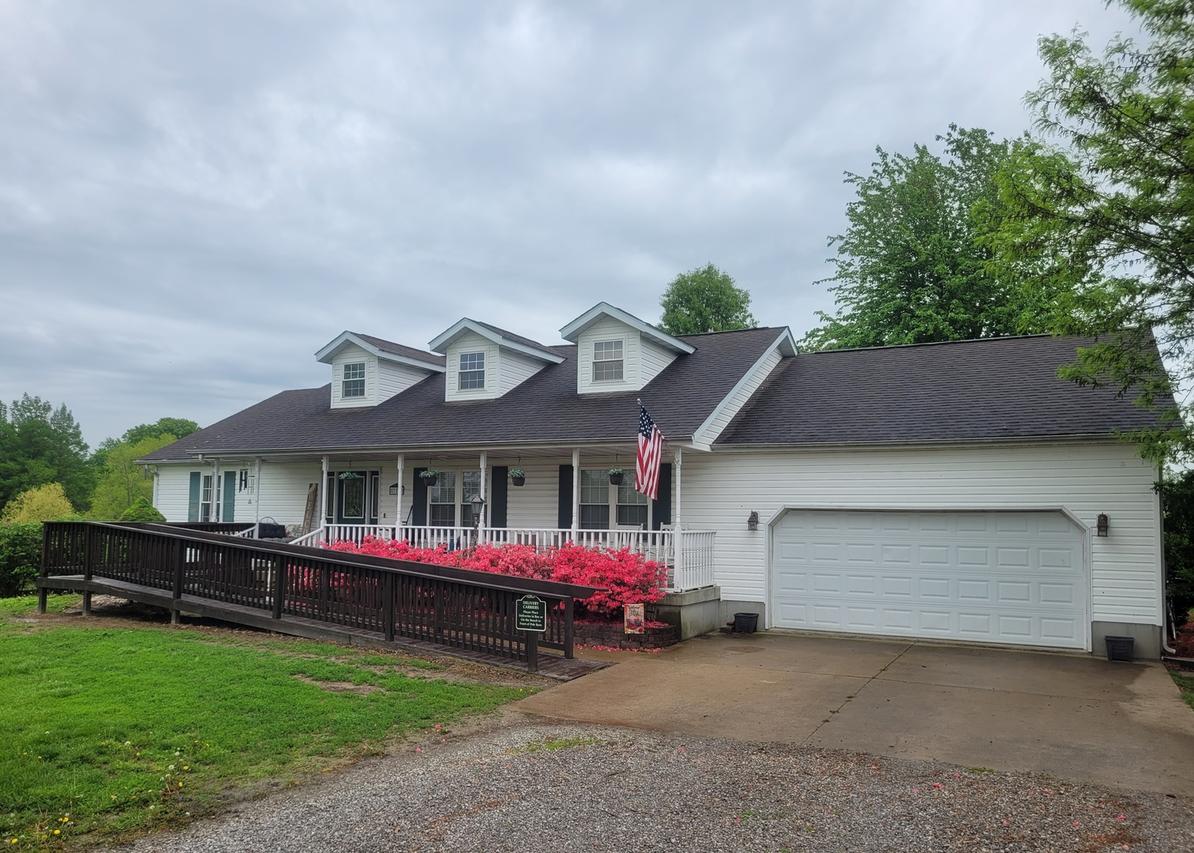 325 W North St., Dix, IL 62830