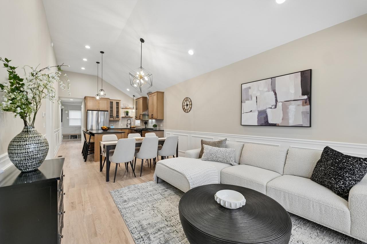 8133 S Saginaw Ave., Chicago, IL 60617