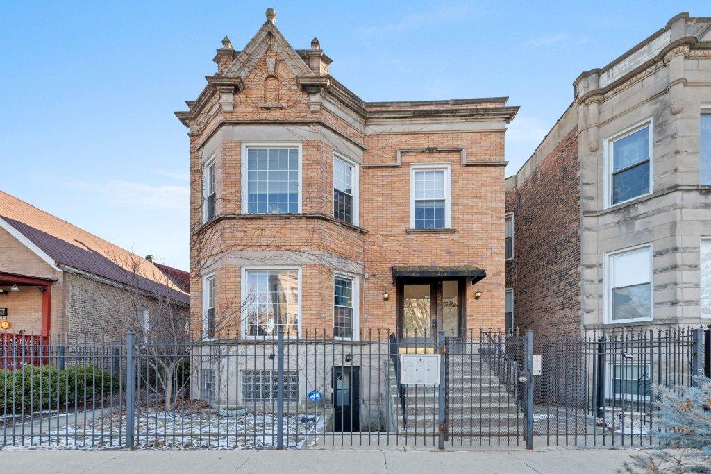 3243 W Evergreen St. #2, Chicago, IL 60651